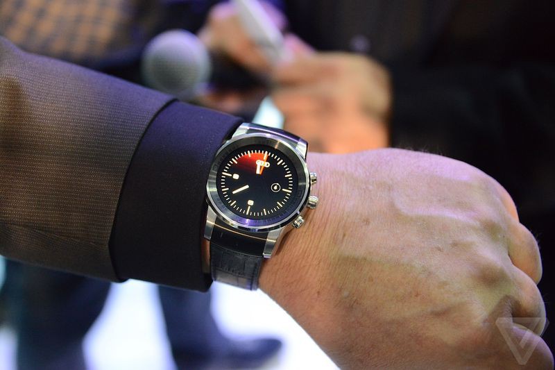 Mysterious-LG-smartwatch-spotted-at-CES-2015 (1)