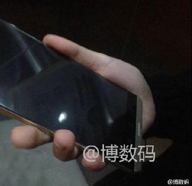 Alleged-photos-of-the-Huawei-Mate-8 (1)