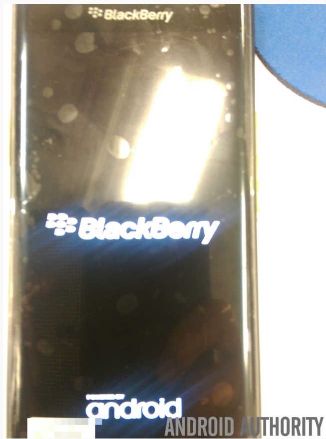 Boot-screen-says-BlackBerry-powerede-by-Android